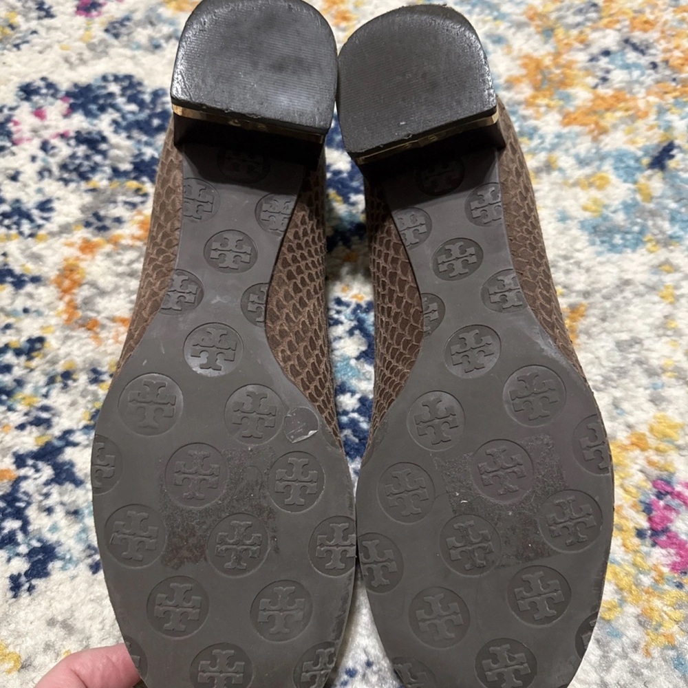 Tory Burch Brown Suede Small Heel with Gold Logo - Picture 2 of 5